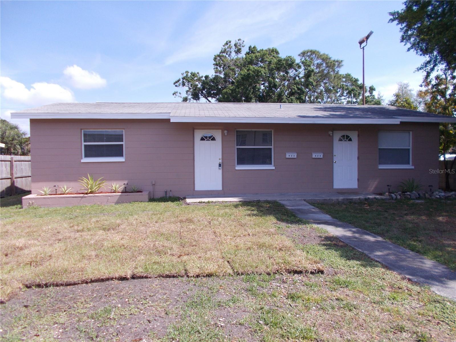 433 73rd Ave N Property Photo