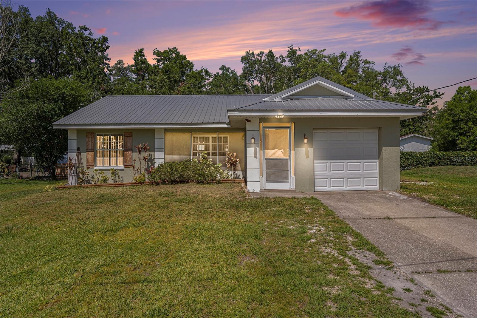12129 Meadow Ln Property Photo 1