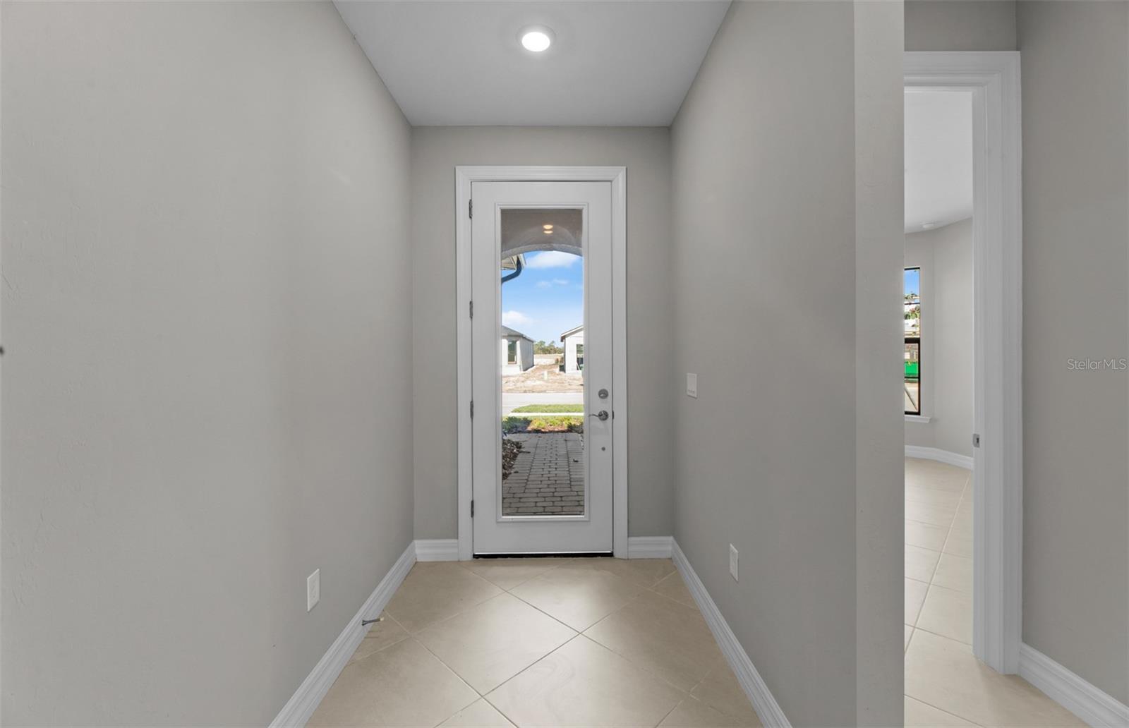 2528 Charter Oak Dr Property Photo 8