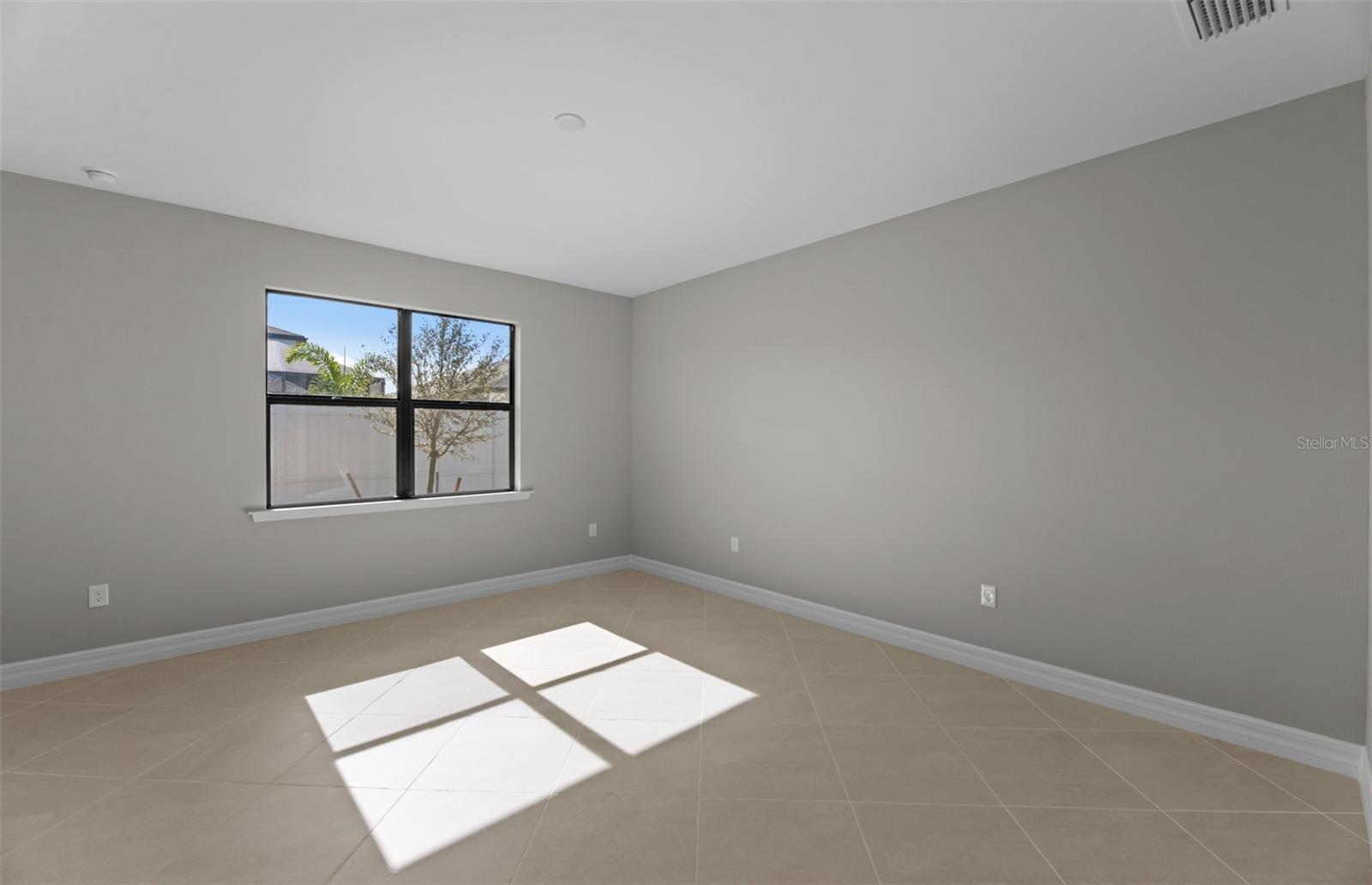2528 Charter Oak Dr Property Photo 14