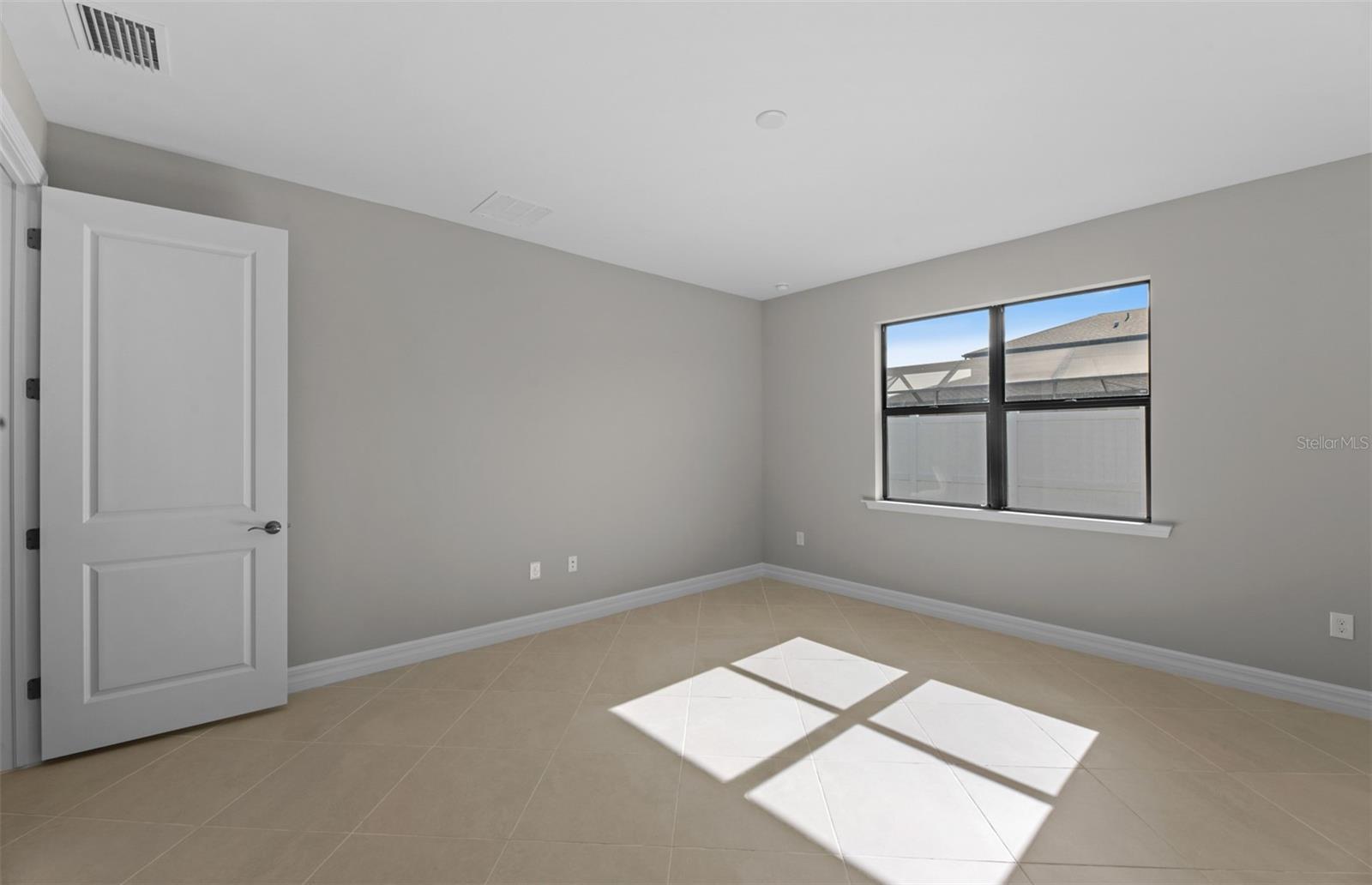 2528 Charter Oak Dr Property Photo 20