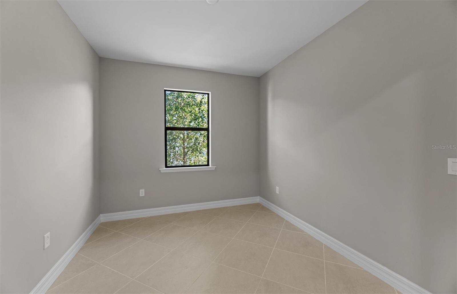2528 Charter Oak Dr Property Photo 22