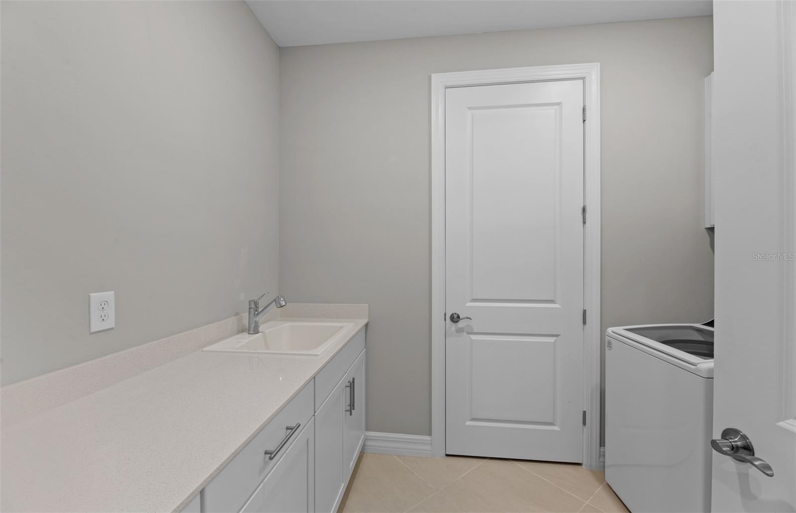 2528 Charter Oak Dr Property Photo 24