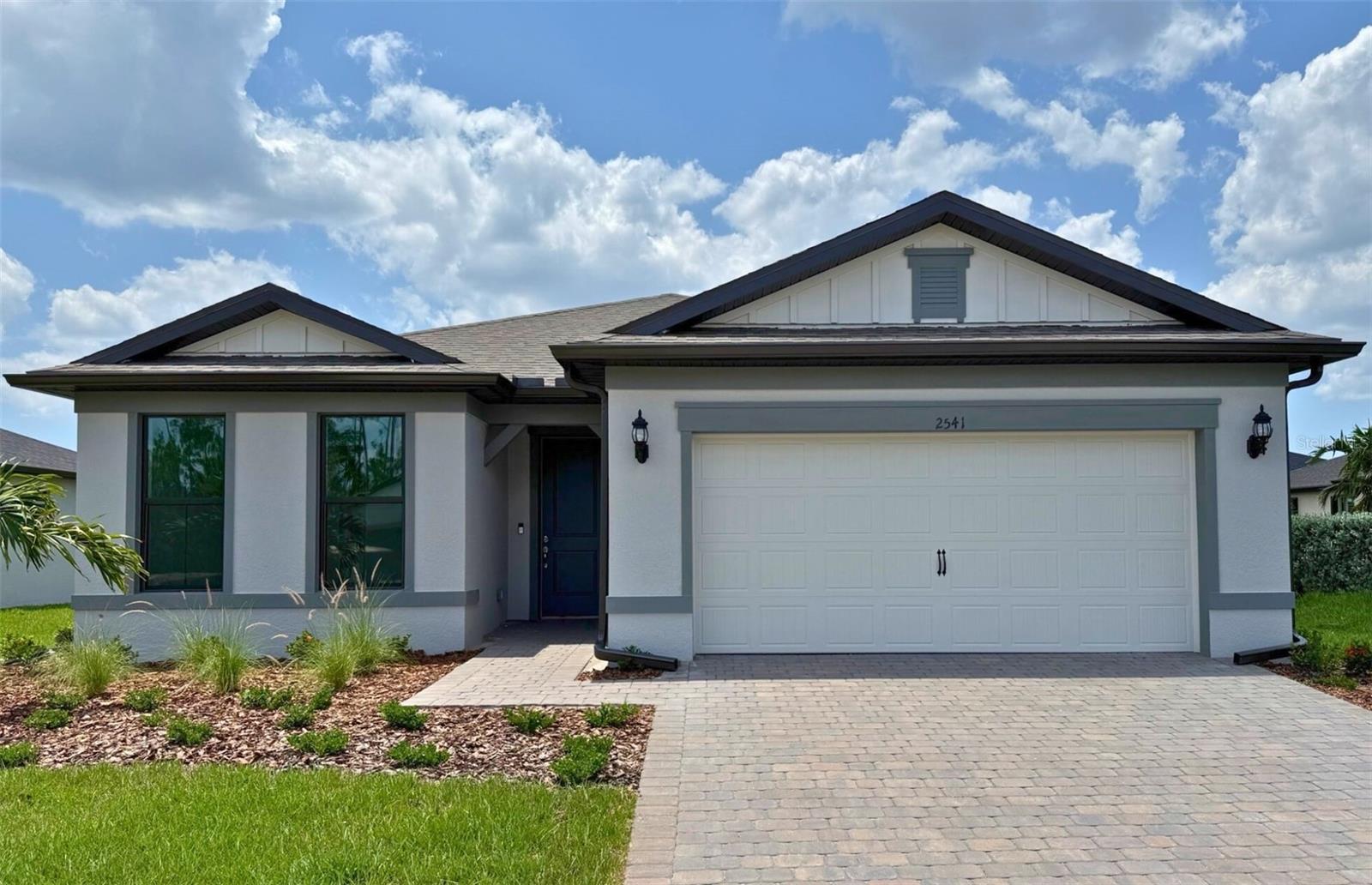 2541 CHARTER OAK DR Property Photo 1