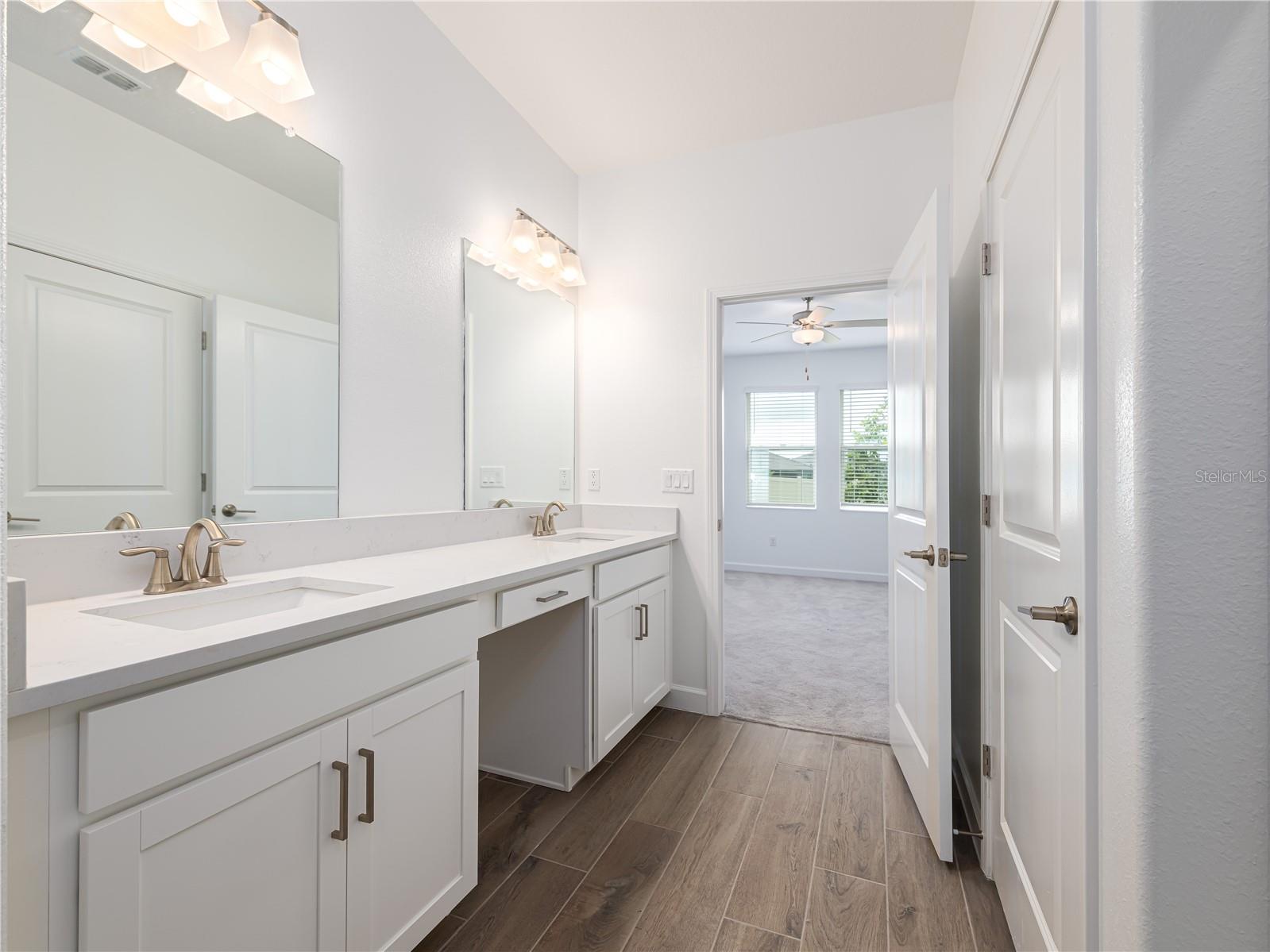 10446 Tupper Cay Dr Property Photo 3