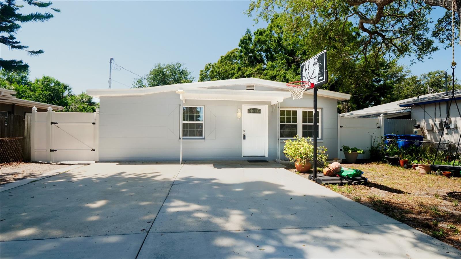 7428 36th Ave N Property Photo 1