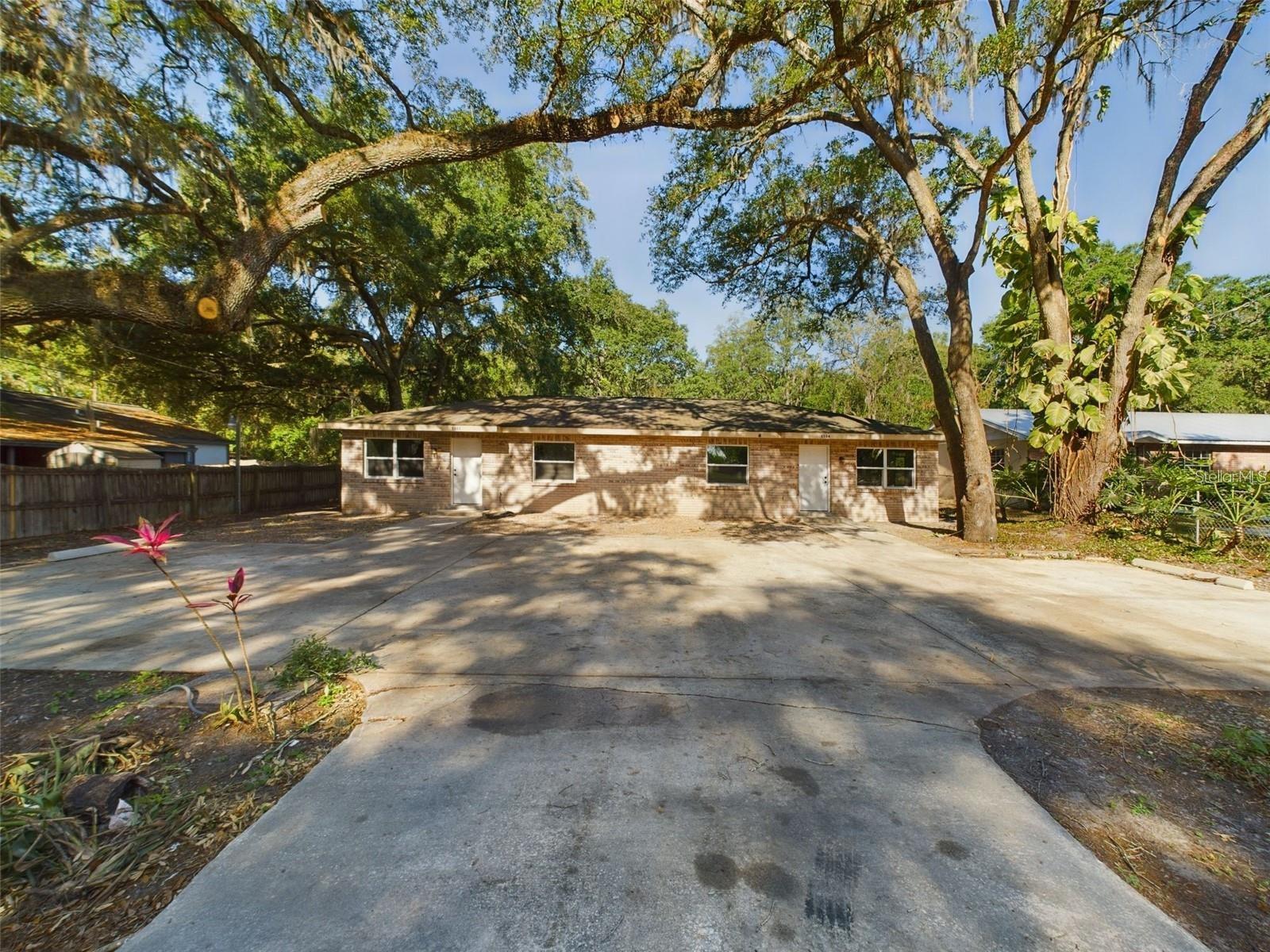 5502 Peach Ave Property Photo