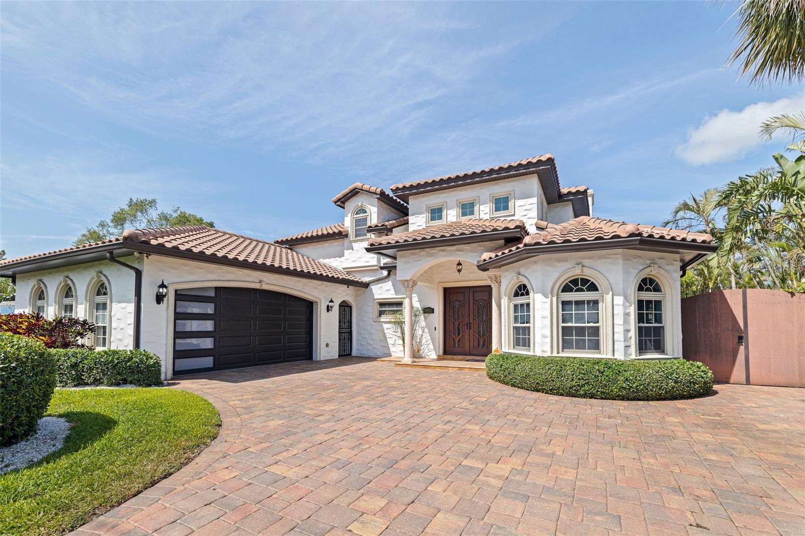 3931 Pompano Dr Se Property Photo