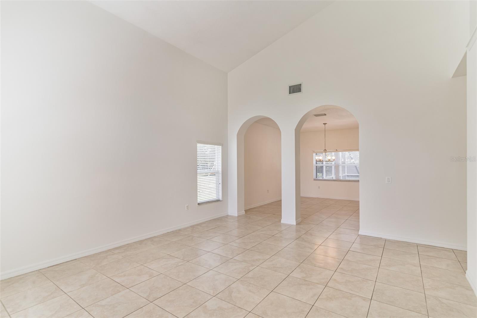 2433 Huron Cir Property Photo 8