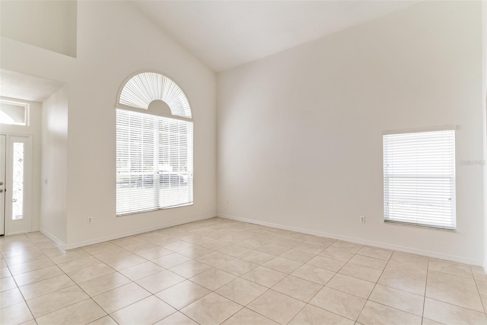 2433 Huron Cir Property Photo 9