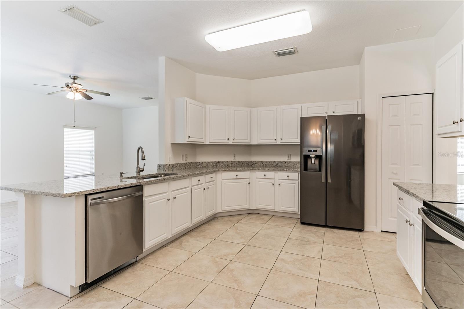 2433 Huron Cir Property Photo 13