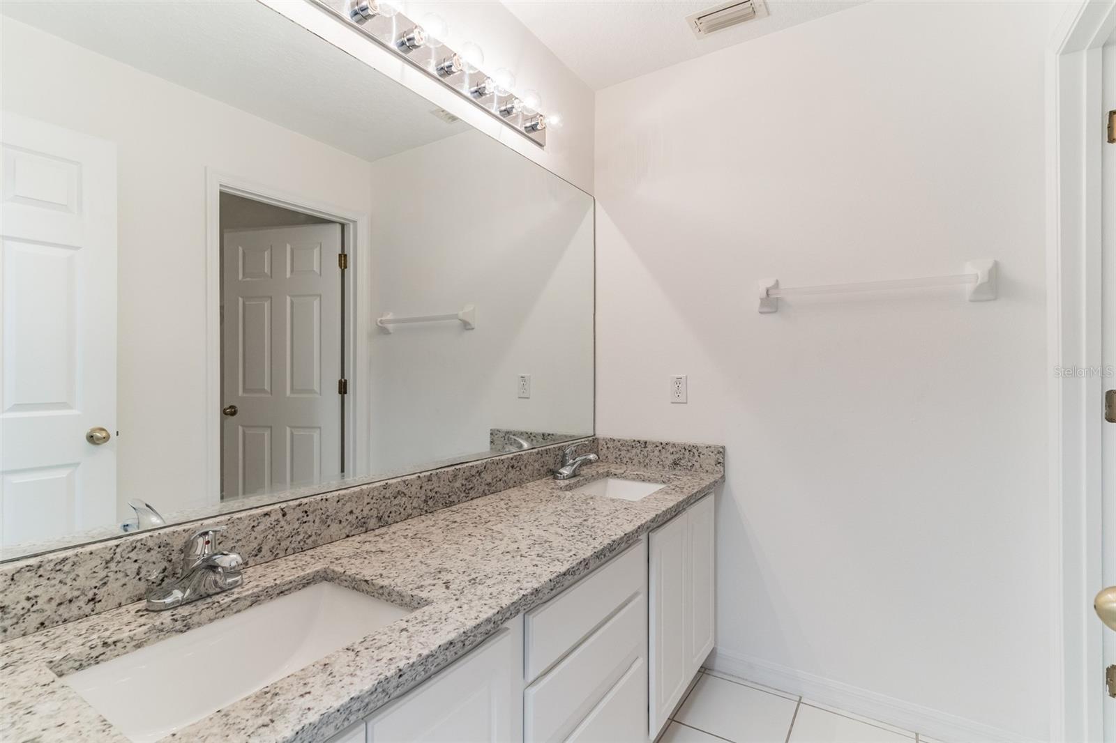 2433 Huron Cir Property Photo 19