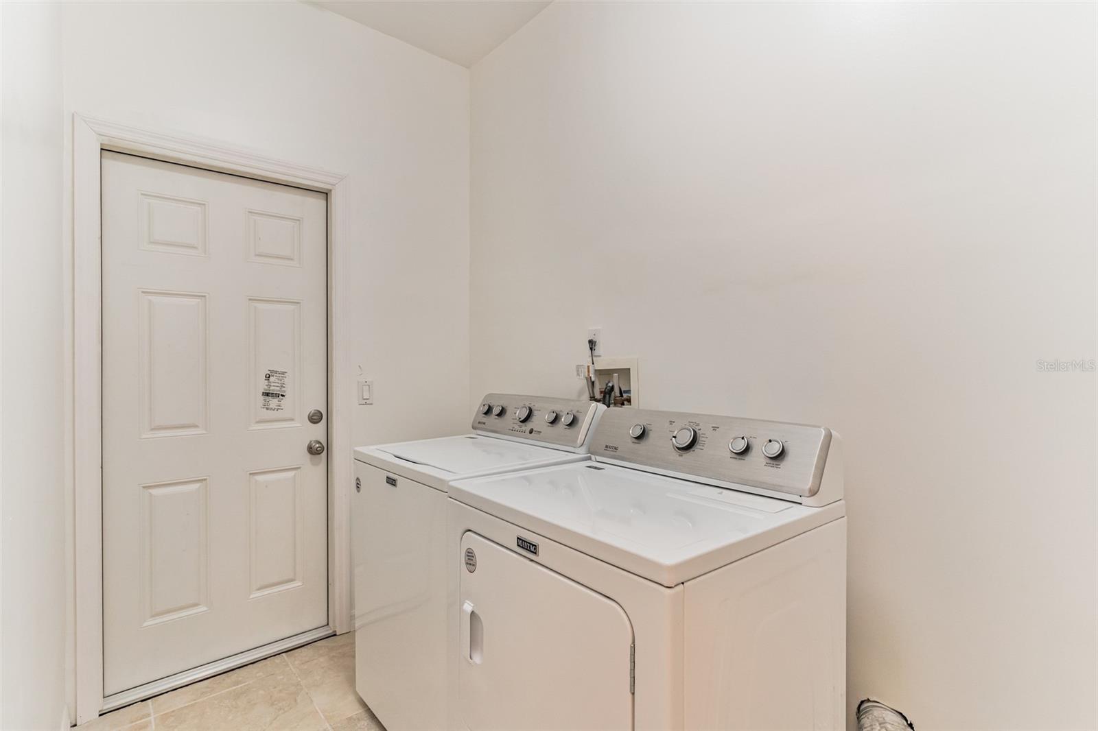 2433 Huron Cir Property Photo 20