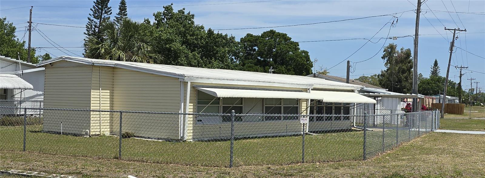 2004 Pleasure Dr Property Photo