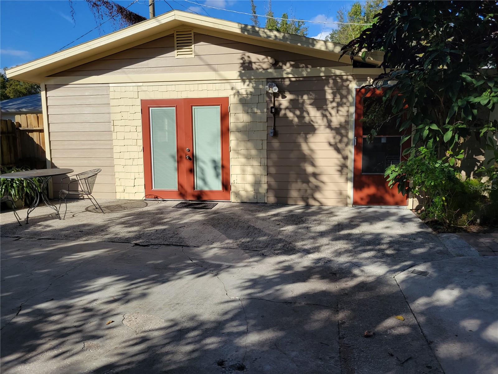 5706 1/2 N Branch Ave Property Photo