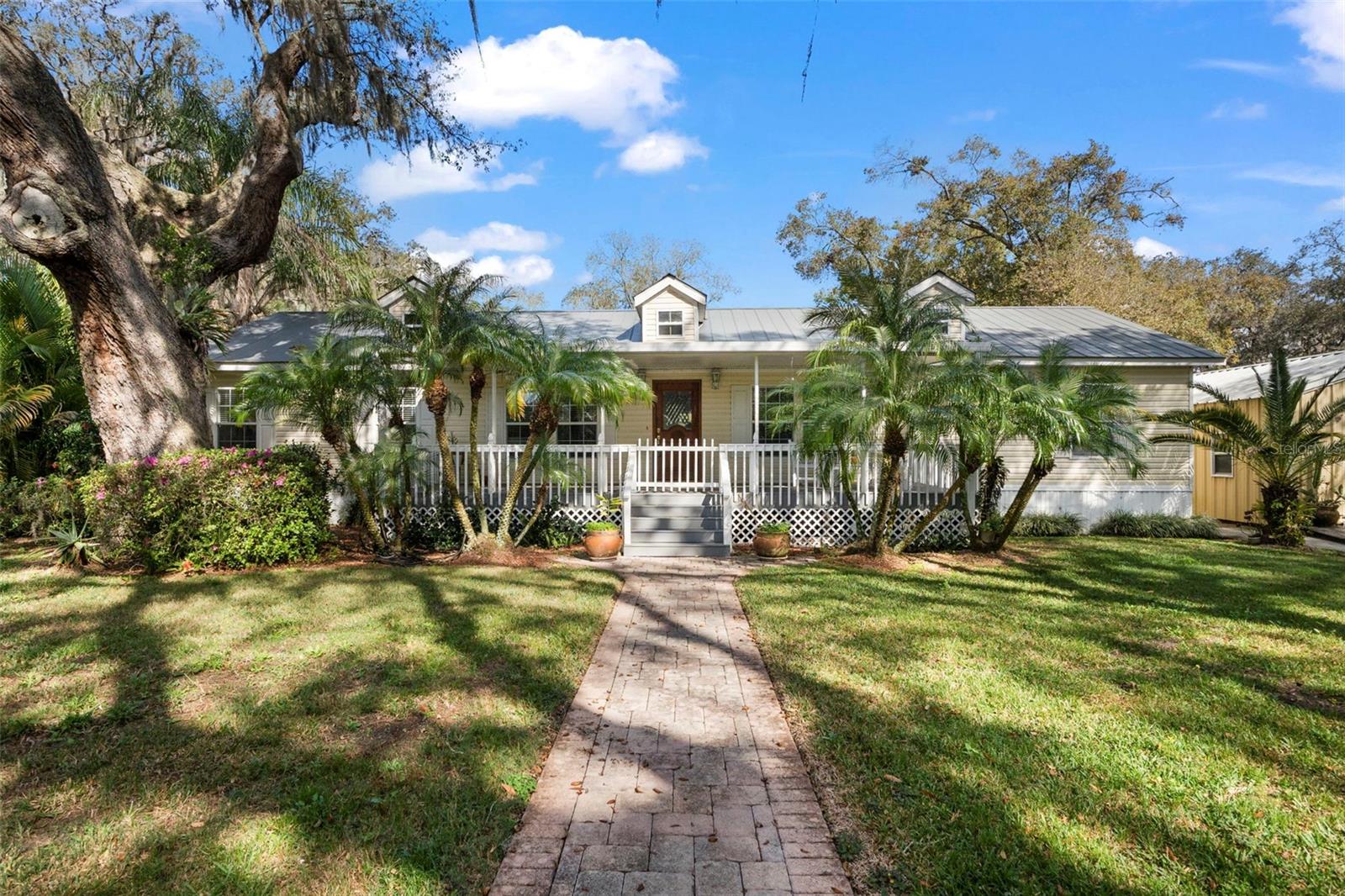 13015 Elm St Property Photo 1