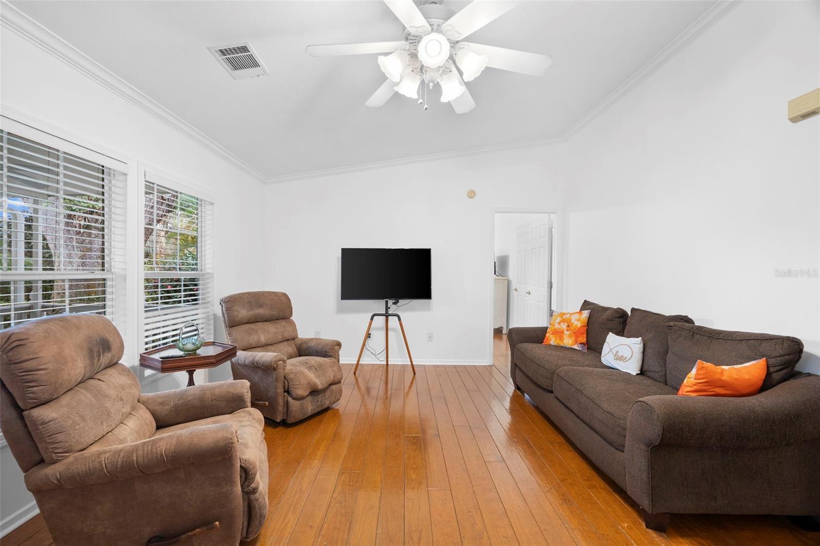13015 Elm St Property Photo 2