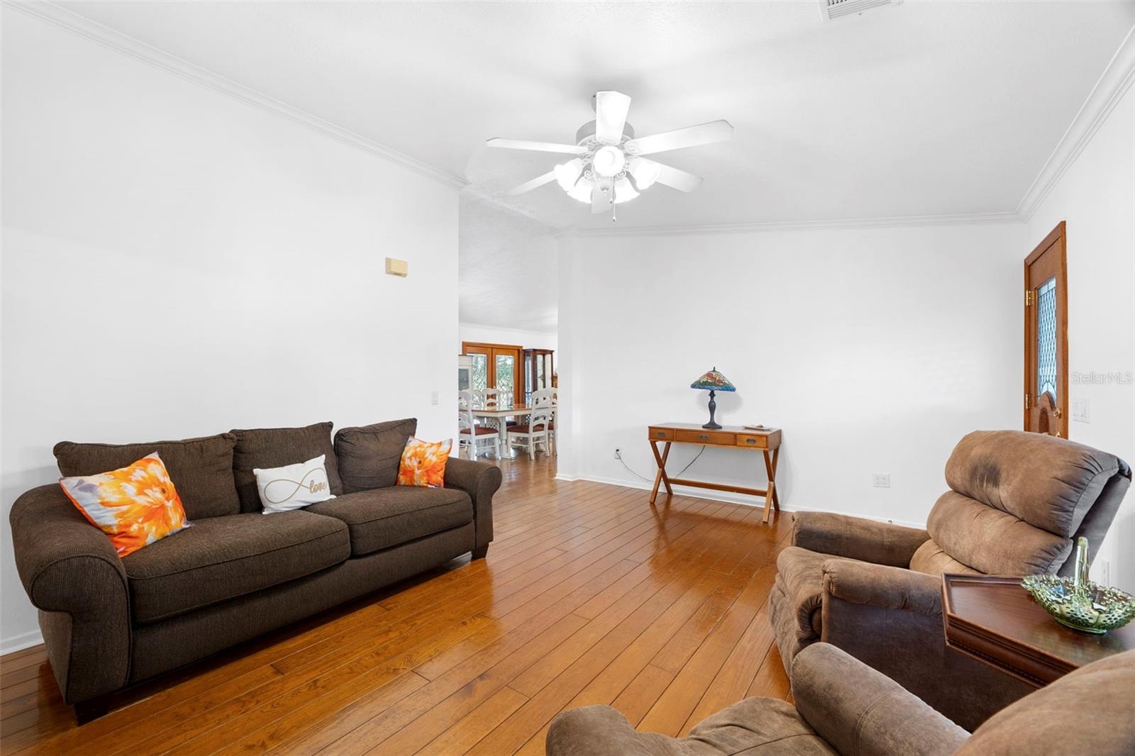 13015 Elm St Property Photo 3