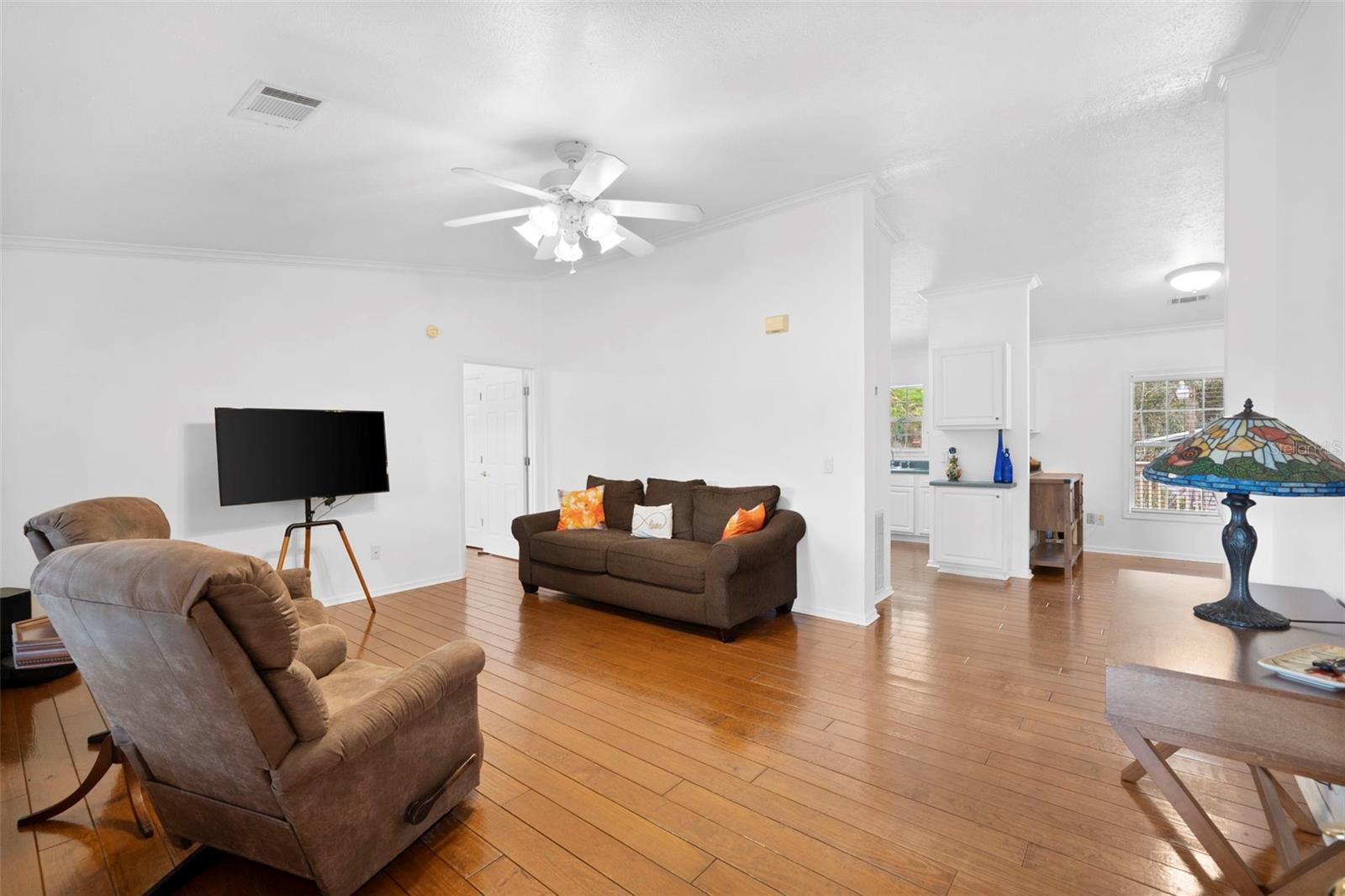 13015 Elm St Property Photo 4