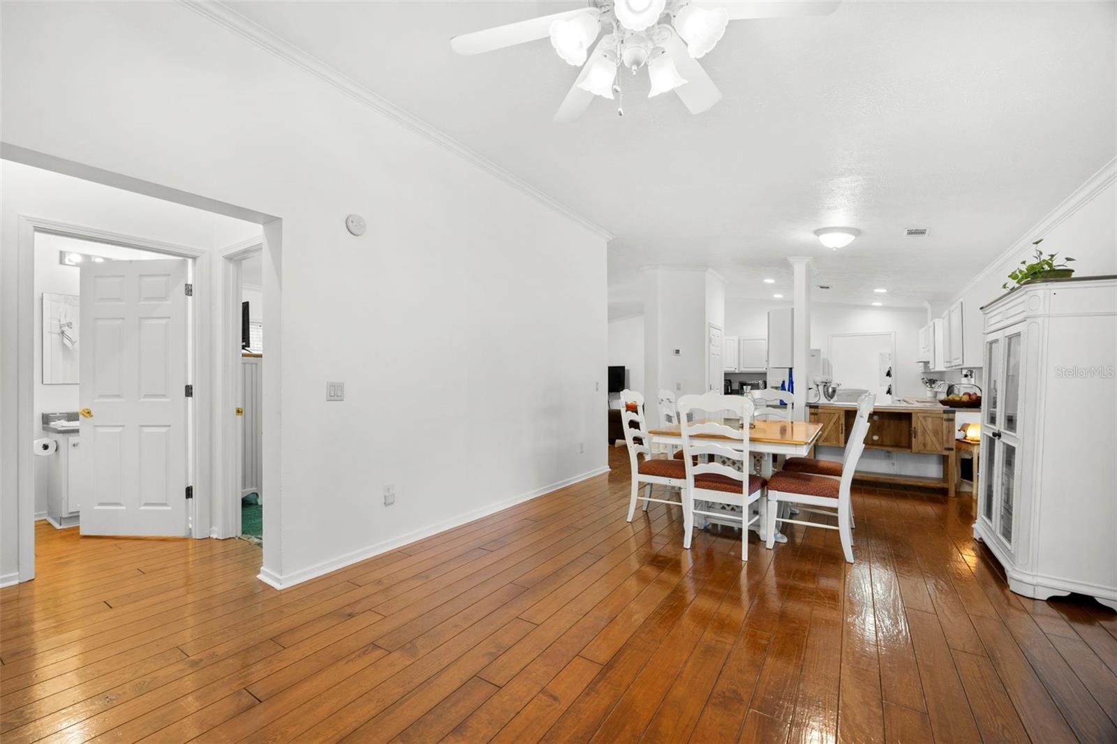 13015 Elm St Property Photo 8