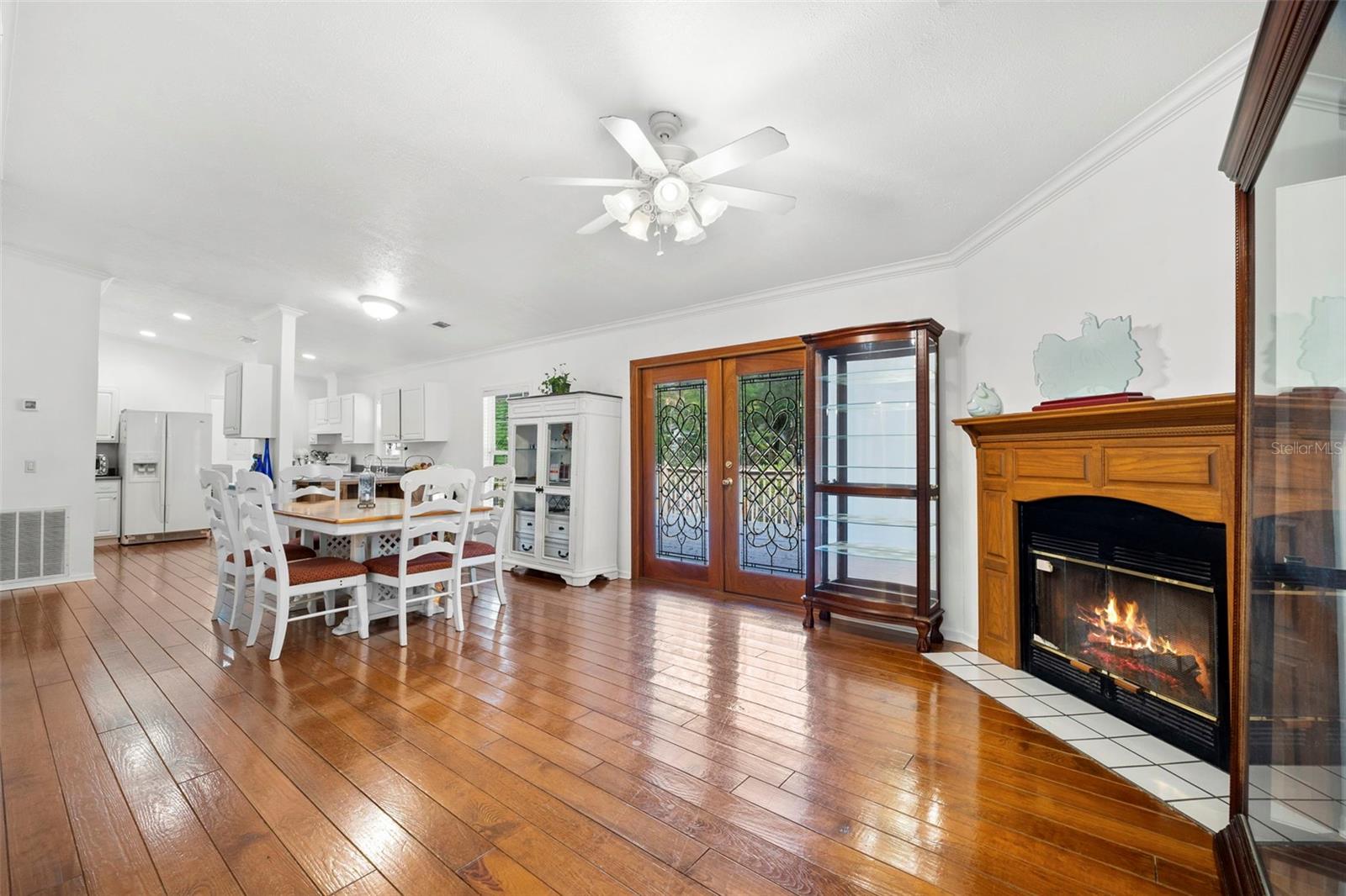 13015 Elm St Property Photo 9