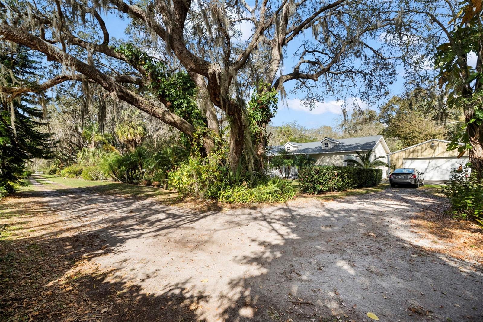 13015 Elm St Property Photo 34