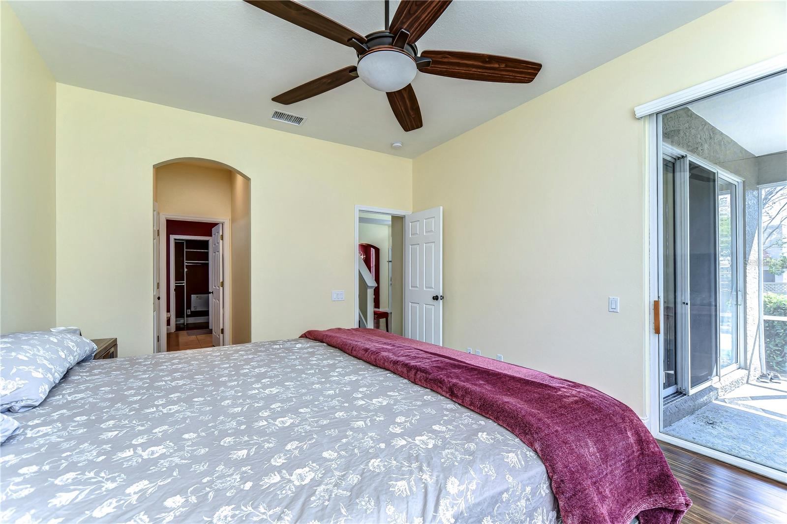 3292 Covered Bridge Dr E Property Photo 15