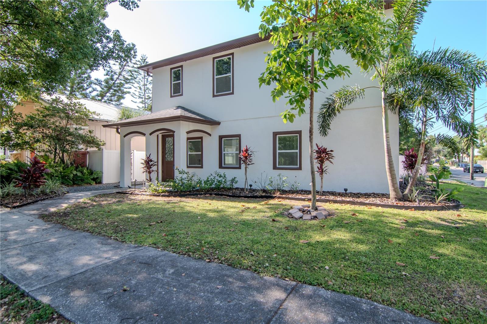212 W Floribraska Ave Property Photo 1