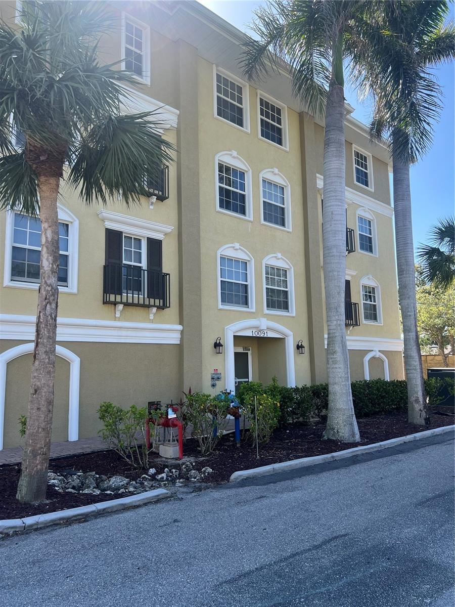 10091 LAKE COVE DR #301 Property Photo 1