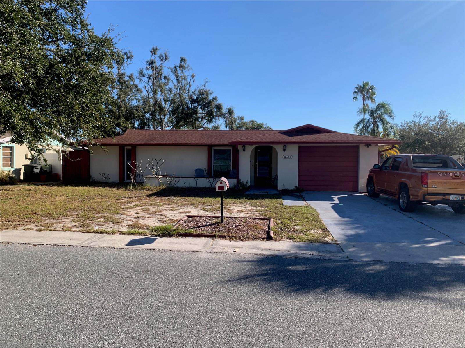 11600 CRYSTAL LAKE DR