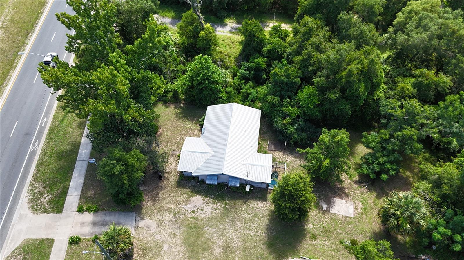 1129 State Road 20 Property Photo 3