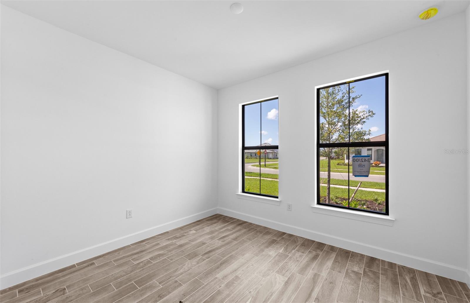17093 Moonflower Dr Property Photo 22