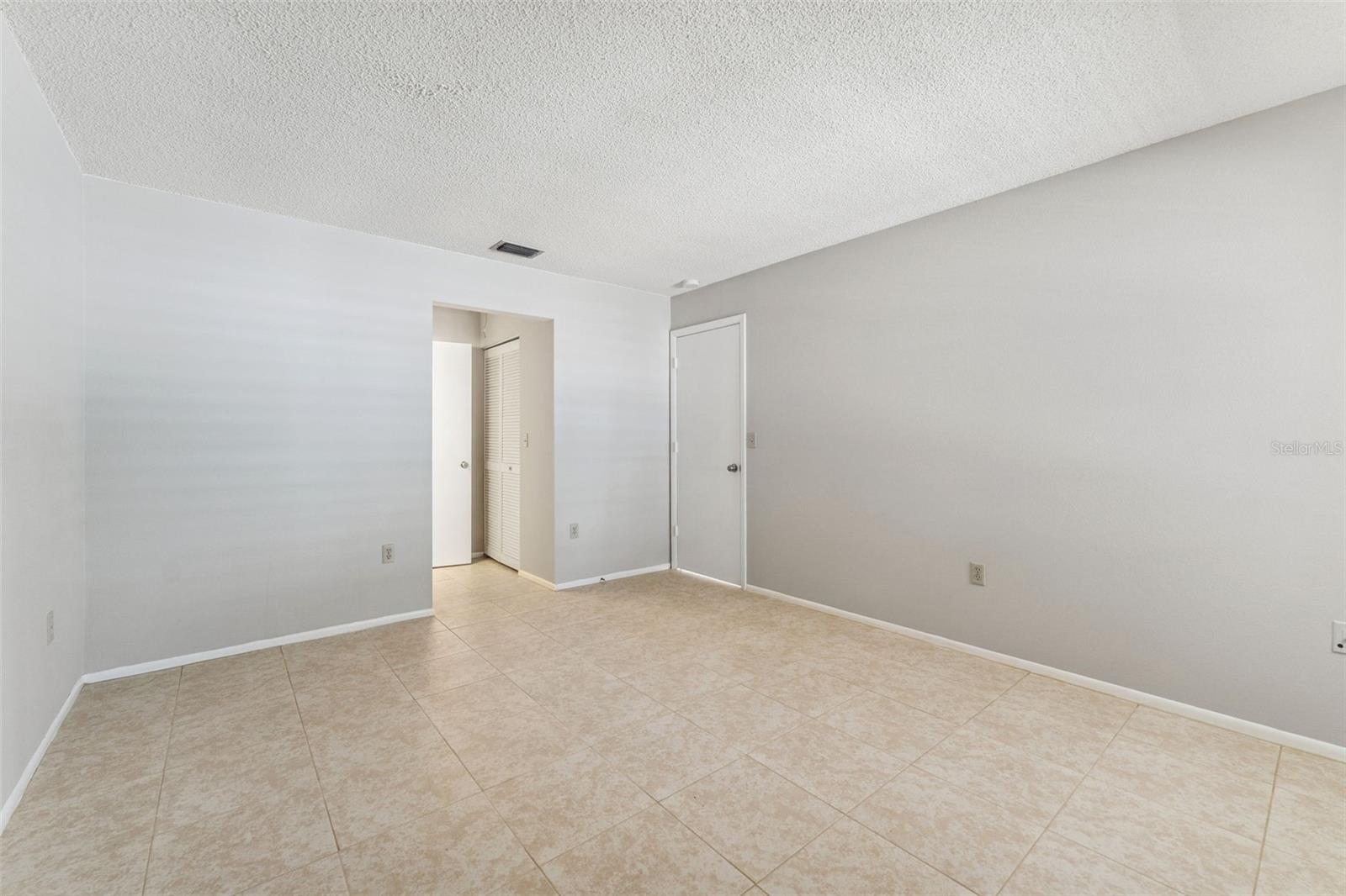 2640 Woodgate Ln #f6 Property Photo 14