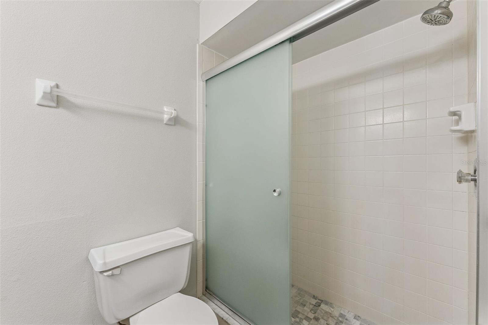 2640 Woodgate Ln #f6 Property Photo 17