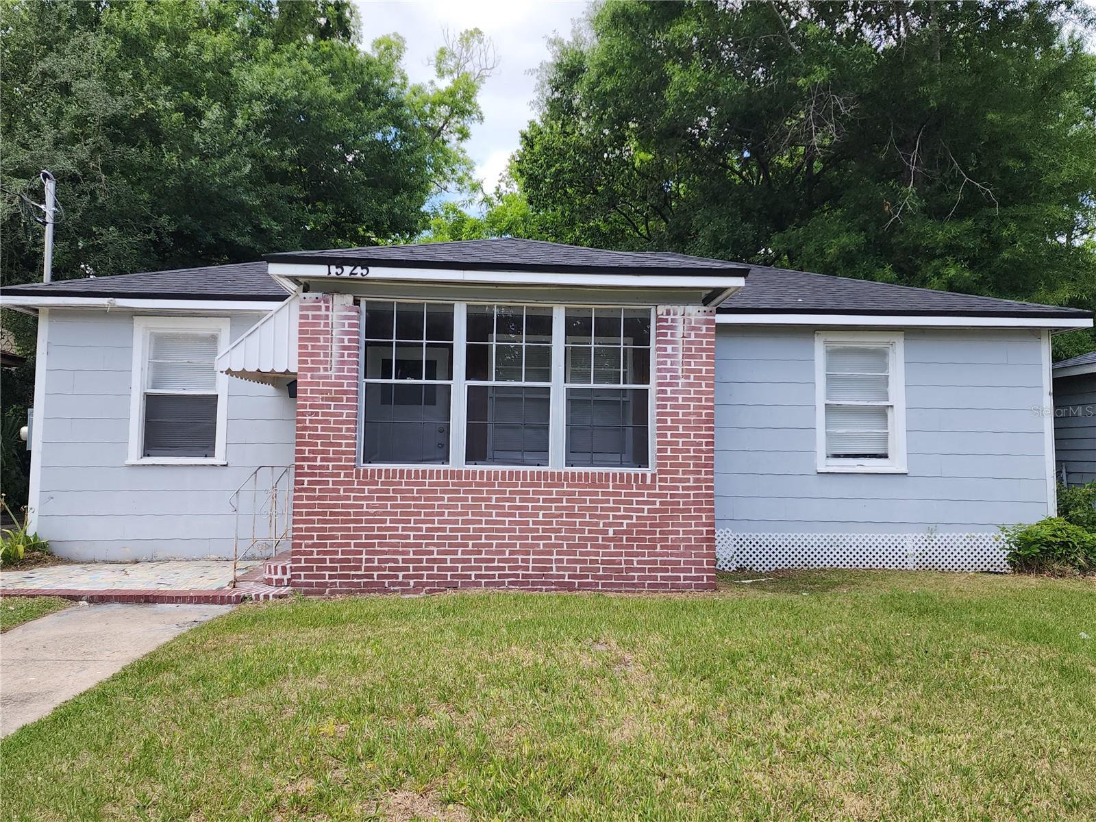 1525 W 9th St Property Photo 1