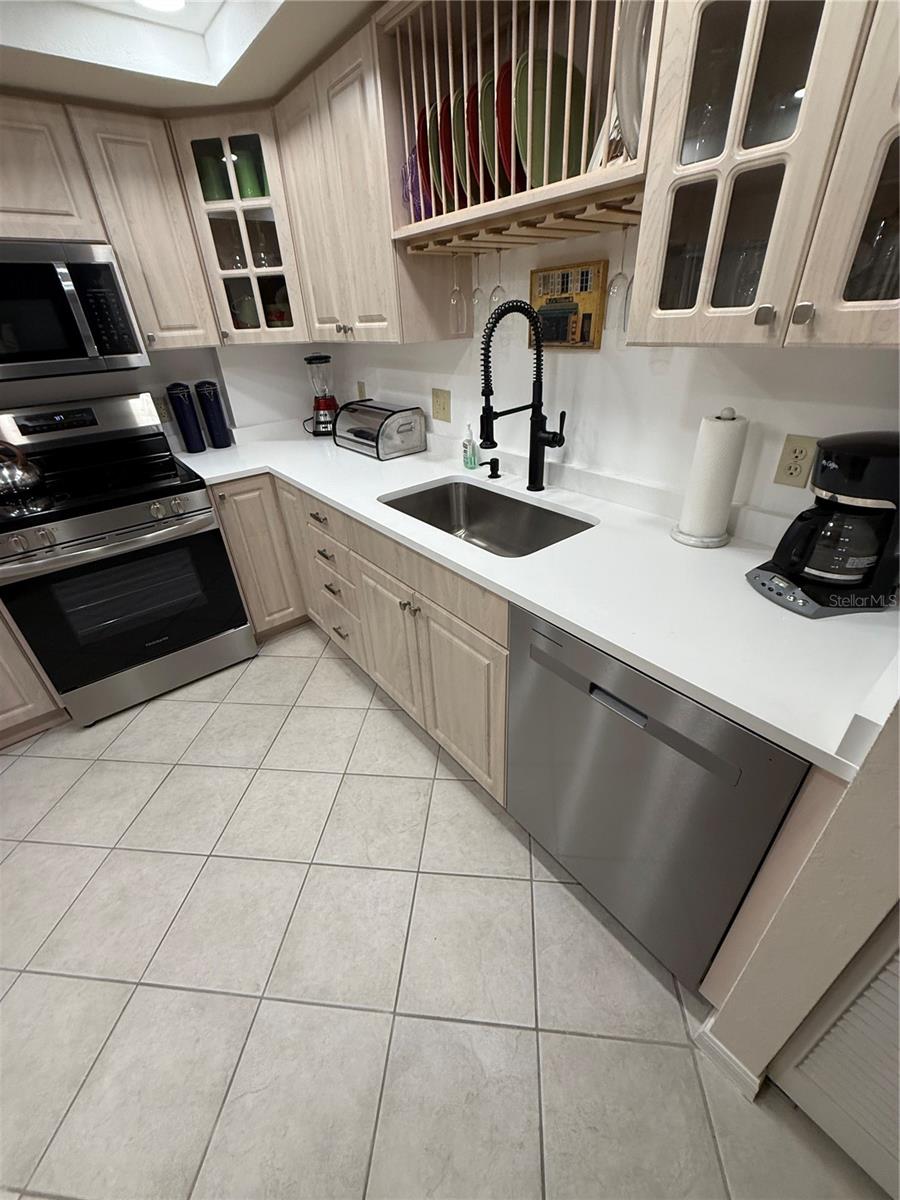 1 Key Capri #502e Property Photo 6