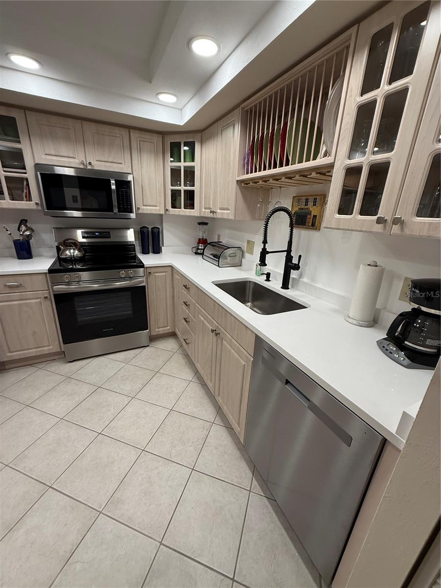 1 Key Capri #502e Property Photo 7
