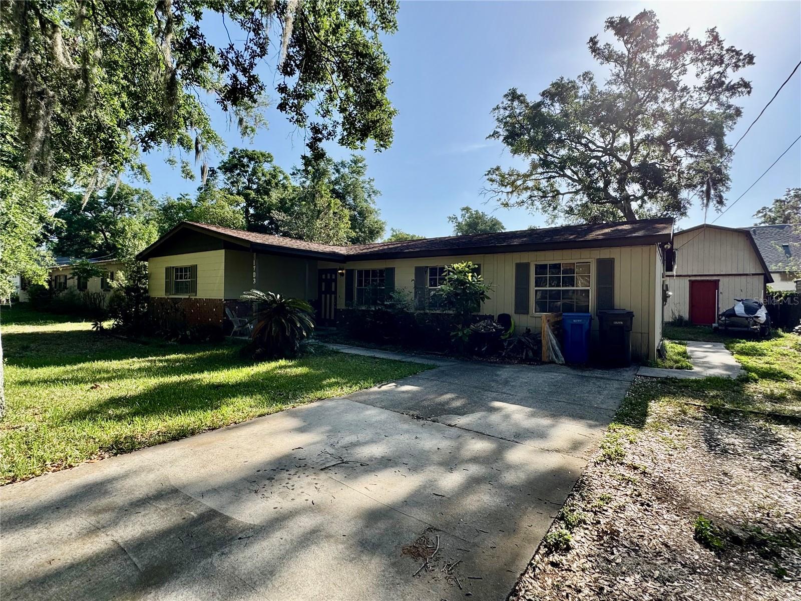 1703 N Taylor Rd Property Photo 1