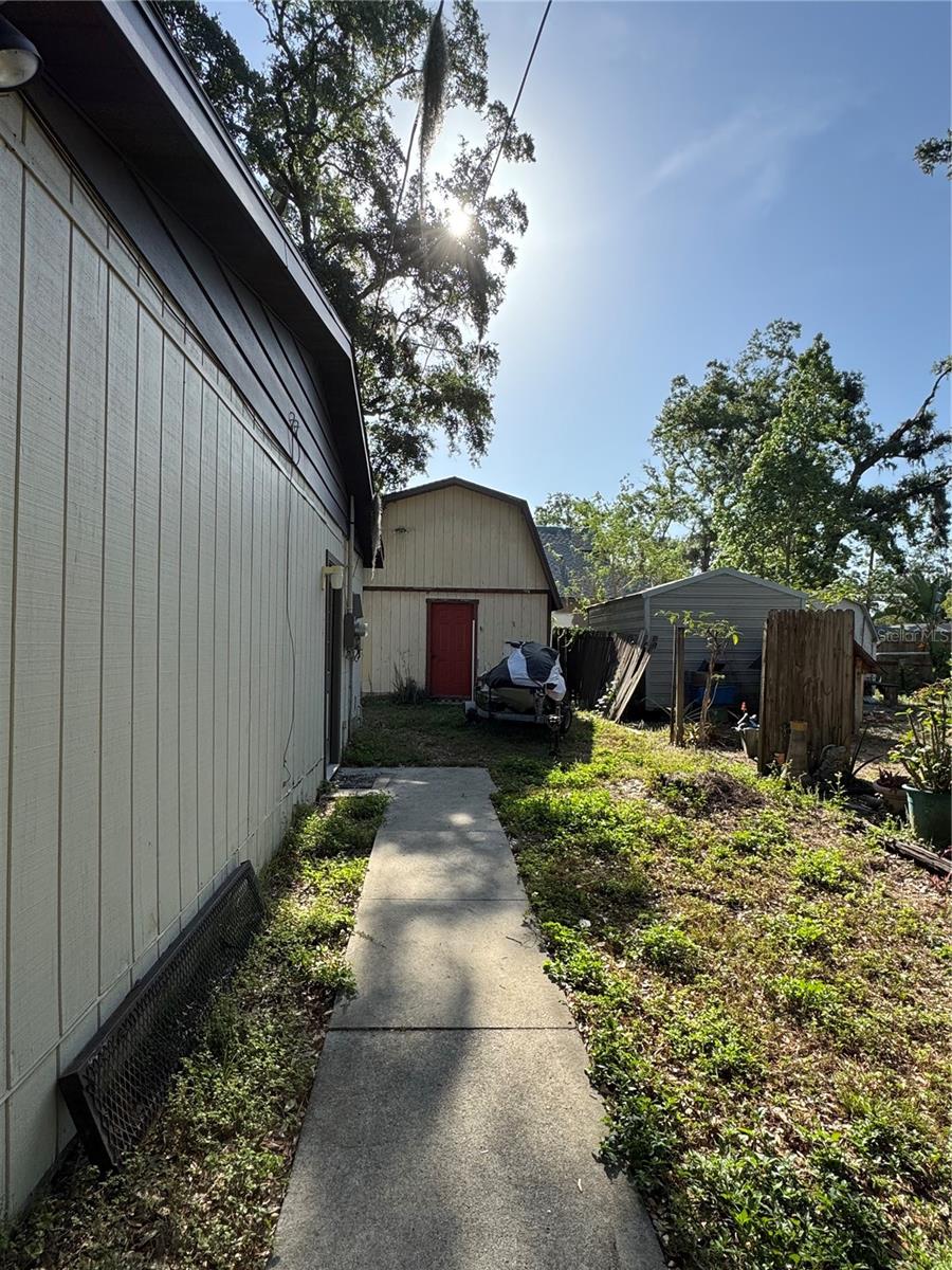 1703 N Taylor Rd Property Photo 4