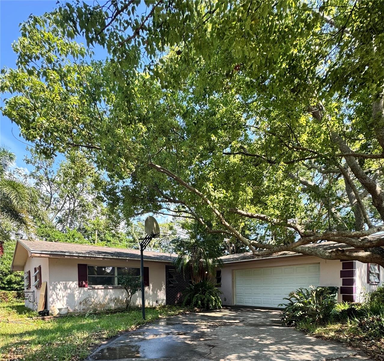 977 Gershwin Dr Property Photo