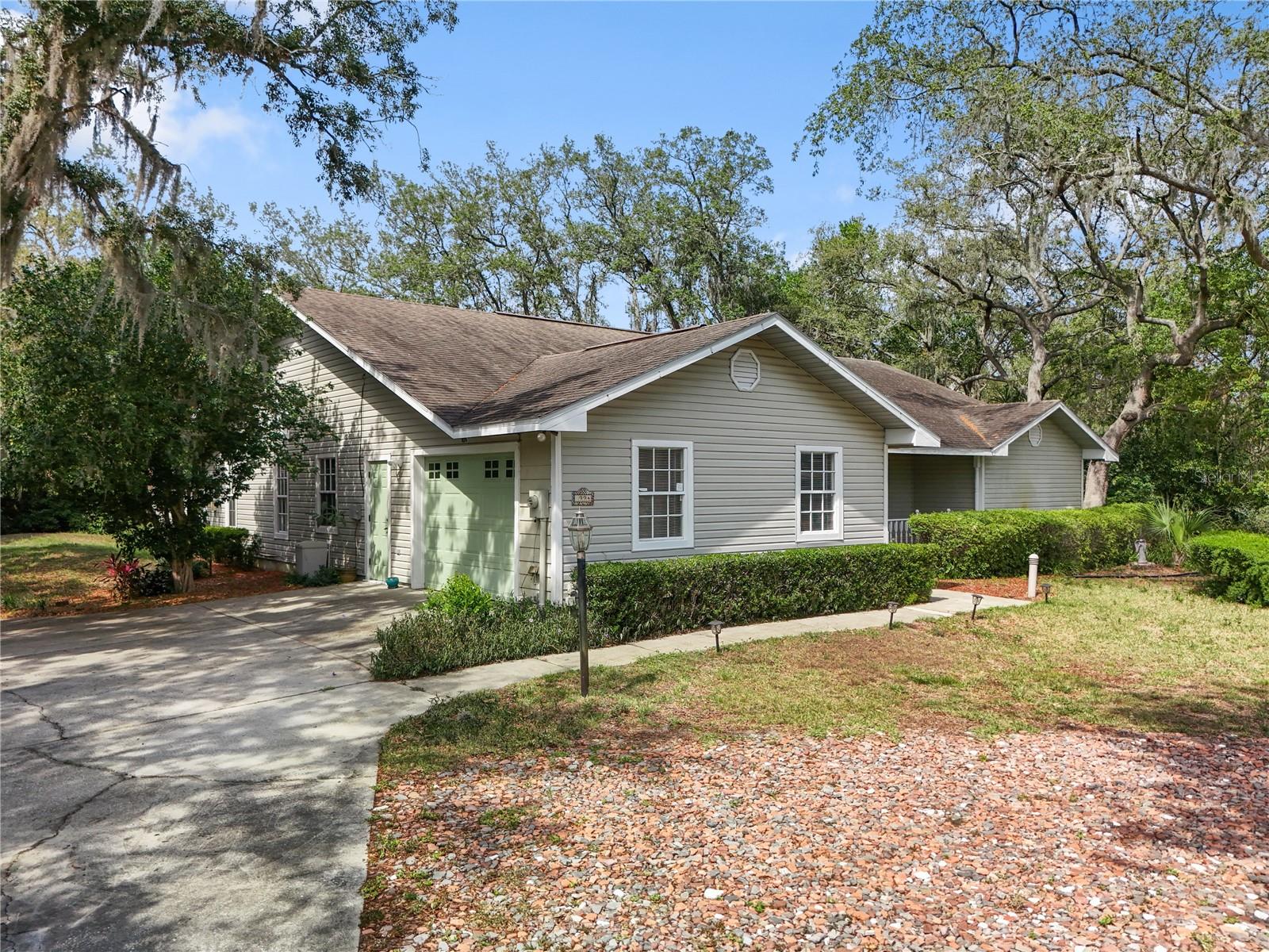 994 COUNTRY LAKE CIR