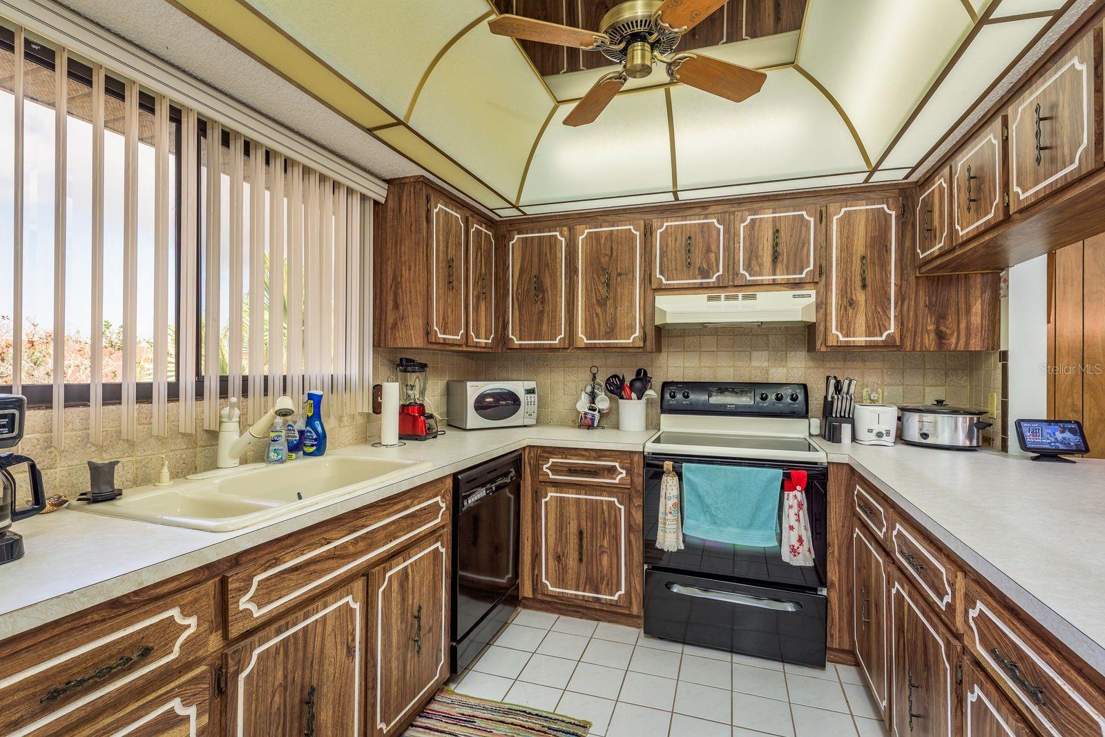 9910 Eagles Point Cir #3 Property Photo 13