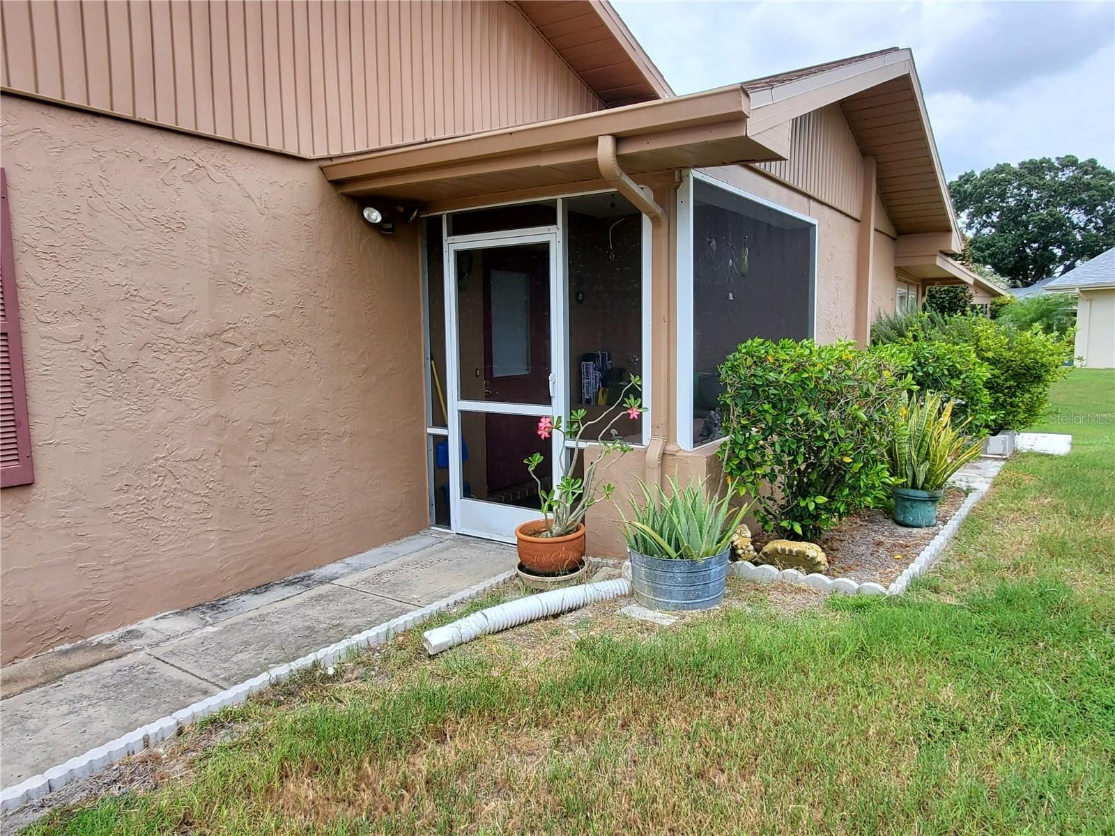 403 Finchley Ct #b Property Photo 3