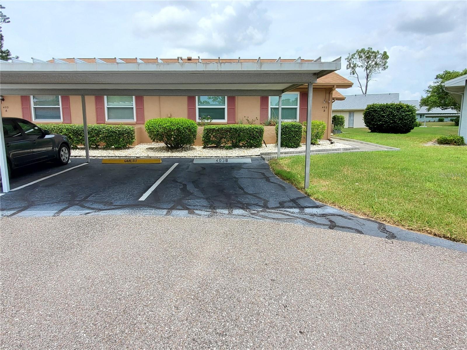 403 Finchley Ct #b Property Photo 4