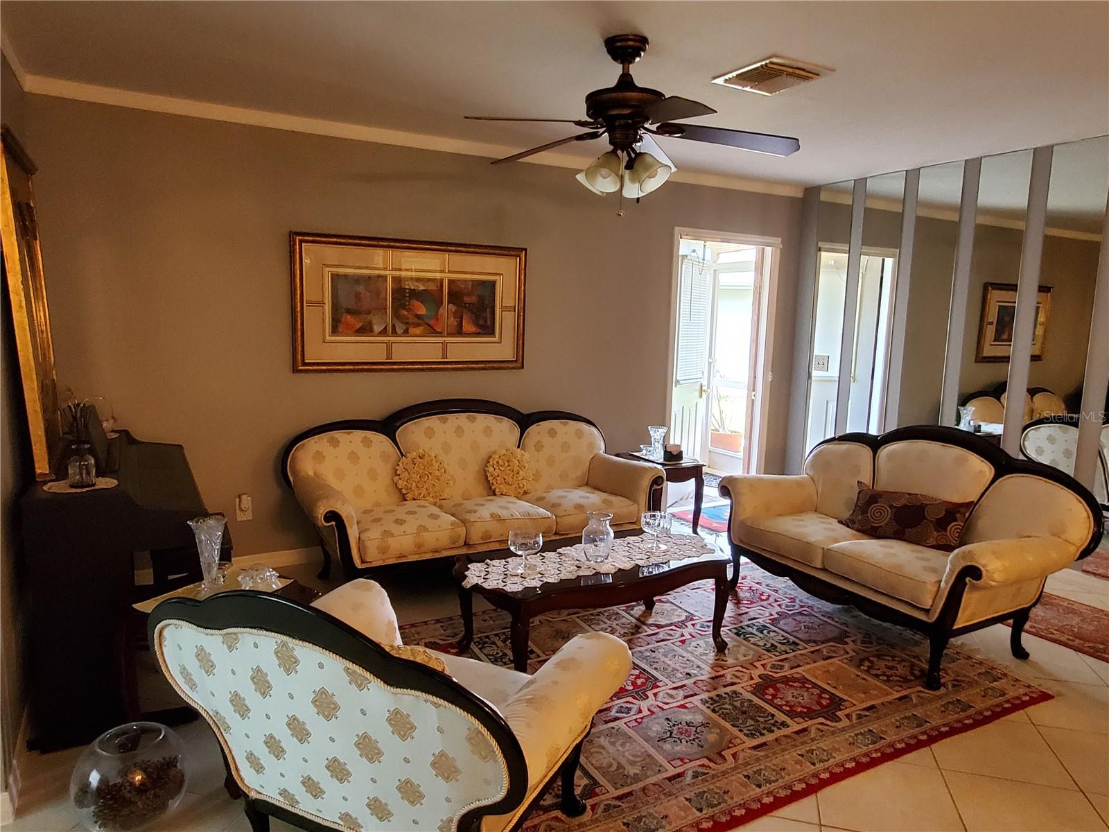 403 Finchley Ct #b Property Photo 5