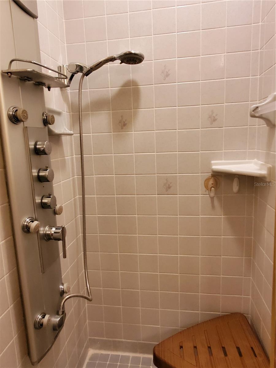 403 Finchley Ct #b Property Photo 20
