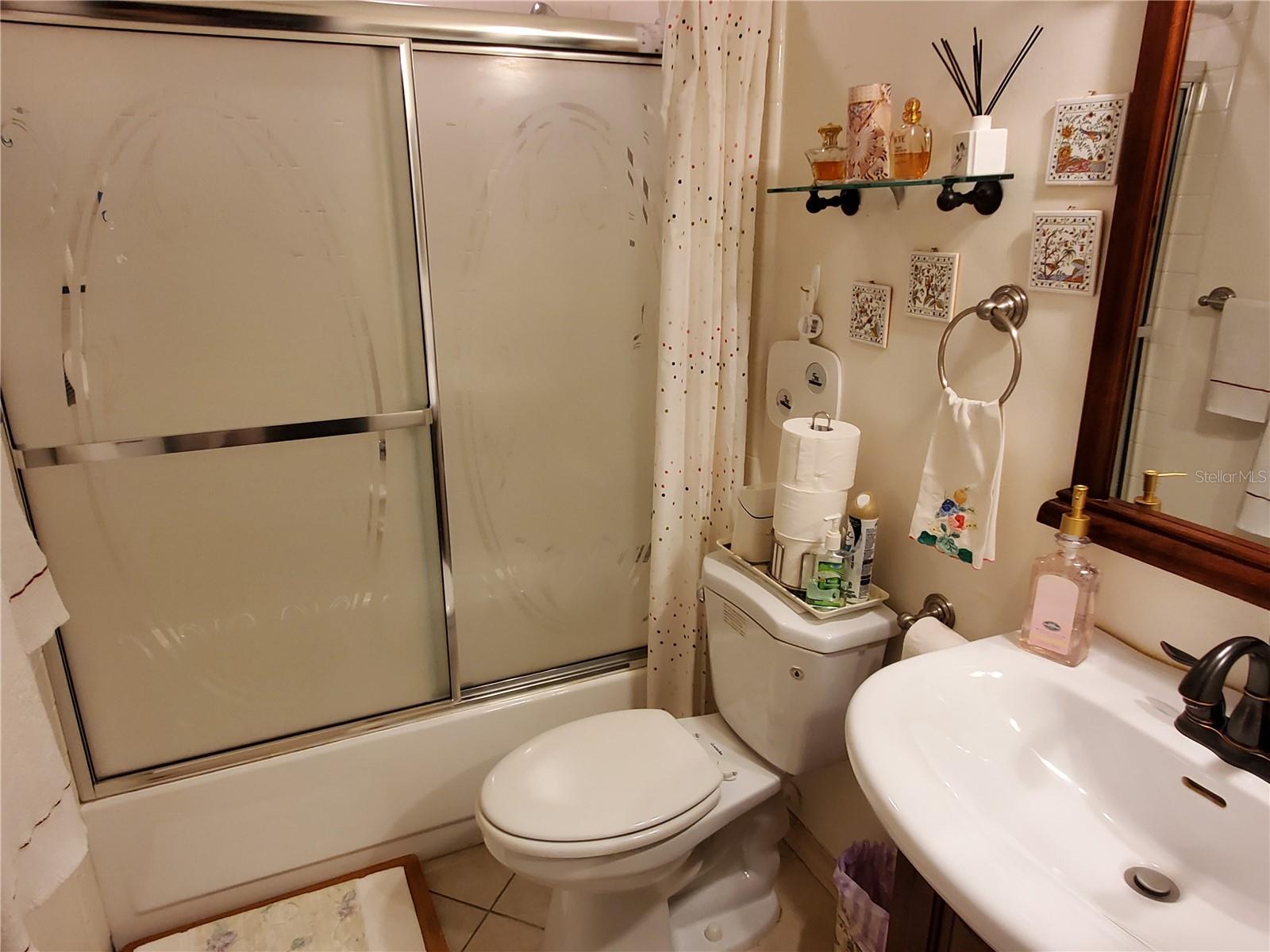 403 Finchley Ct #b Property Photo 23