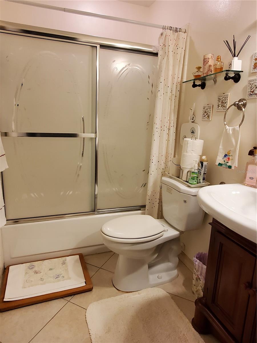 403 Finchley Ct #b Property Photo 24