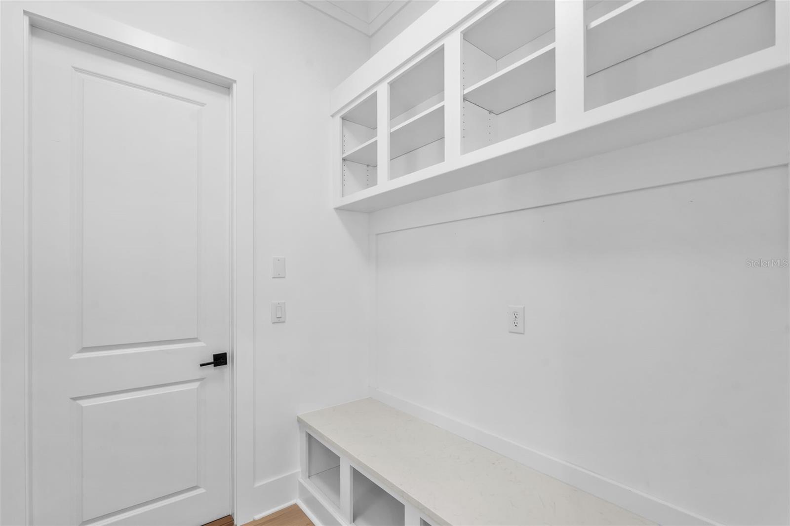 690 Geneva Pl Property Photo 21