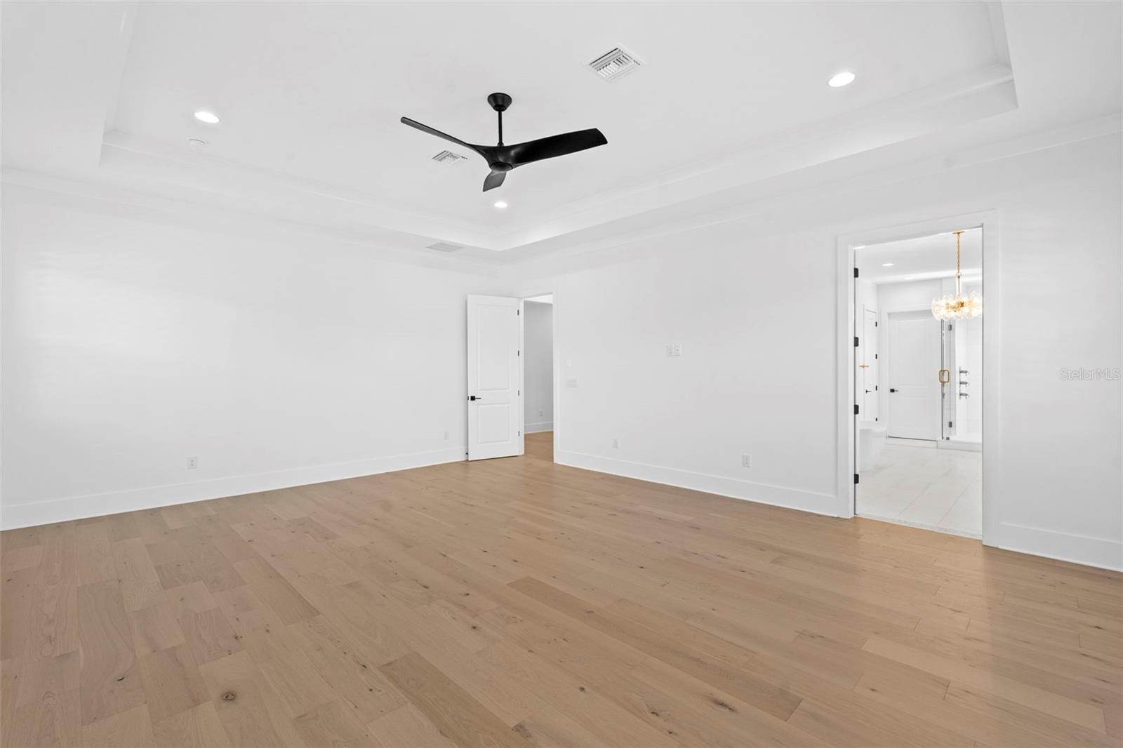 690 Geneva Pl Property Photo 34